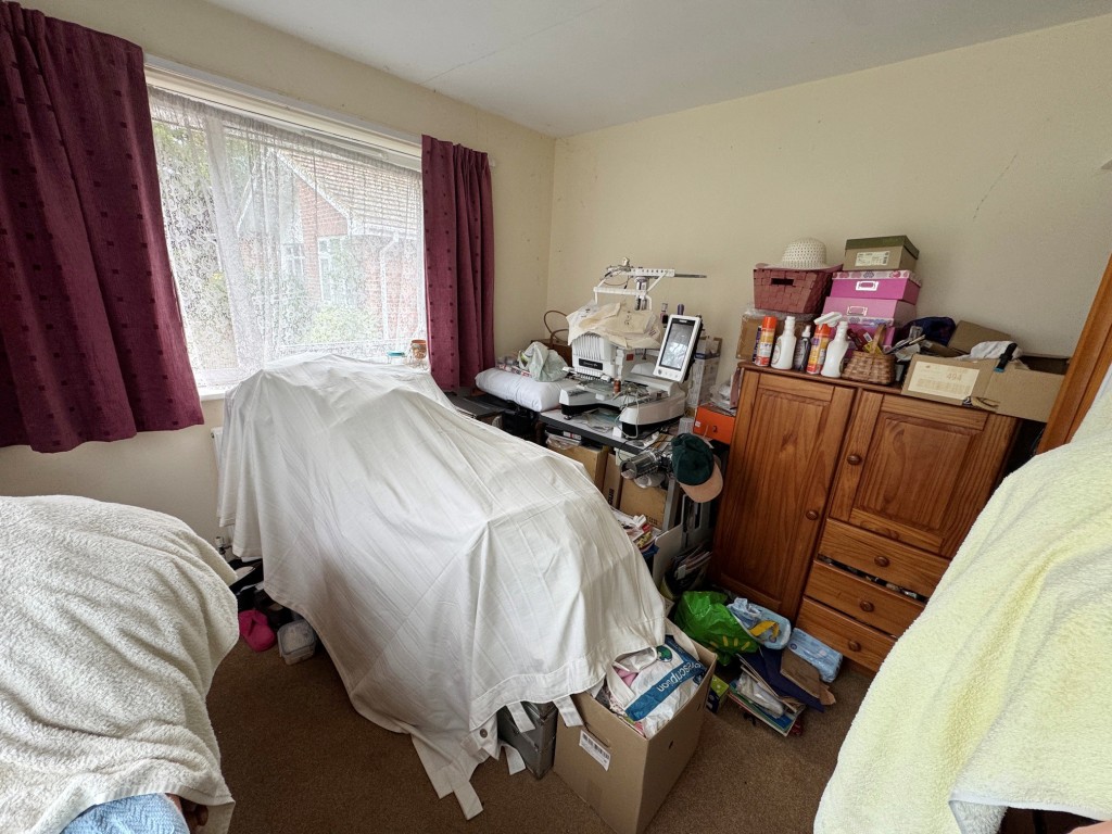 Lot: 152 - THREE-BEDROOM BUNGALOW FOR REFURBISHMENT AND REPAIR - Bedroom 1